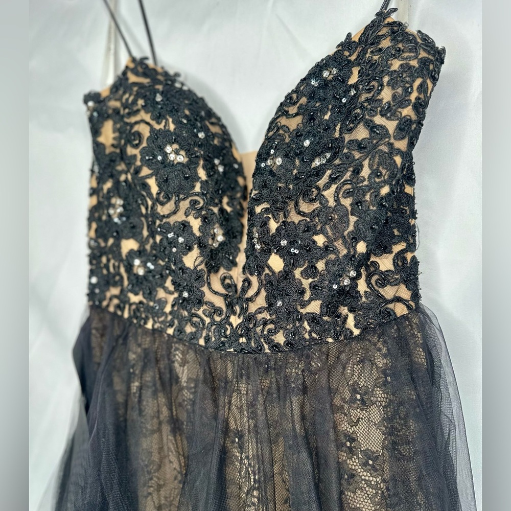 Sherri Hill Size 8 black and gold formal gown